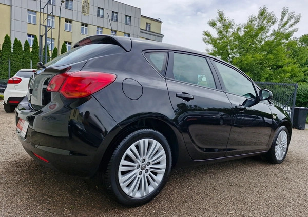 Opel Astra cena 25900 przebieg: 117000, rok produkcji 2012 z Żnin małe 781